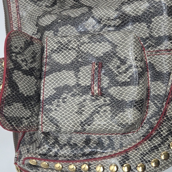 Elegant Snakeskin Patterned Handbag - Picture 16 of 16